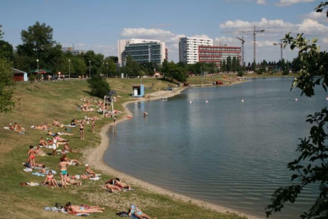 Cozy Apartment Btw Centre And Airport - Private Host - No Invoice Bratislava Exterior photo