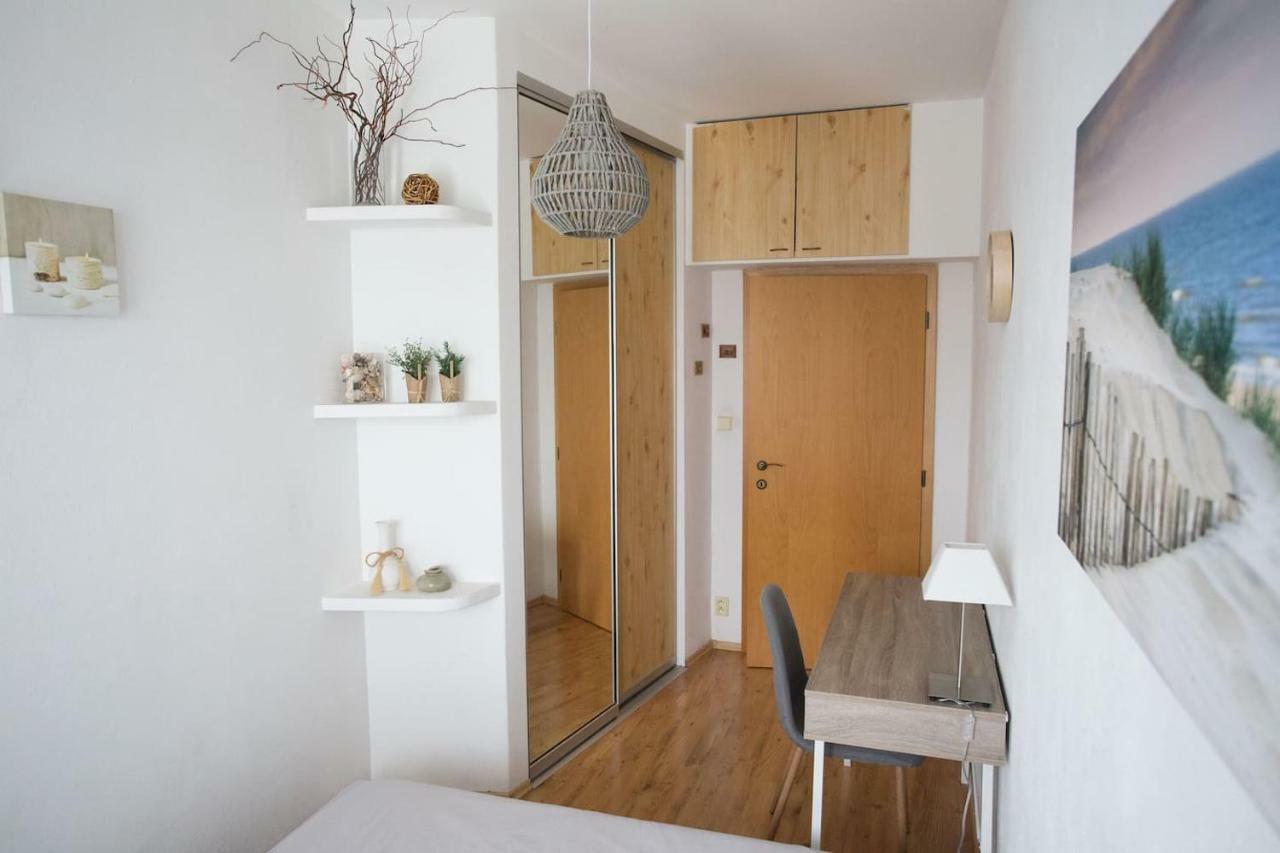 Cozy Apartment Btw Centre And Airport - Private Host - No Invoice Bratislava Exterior photo