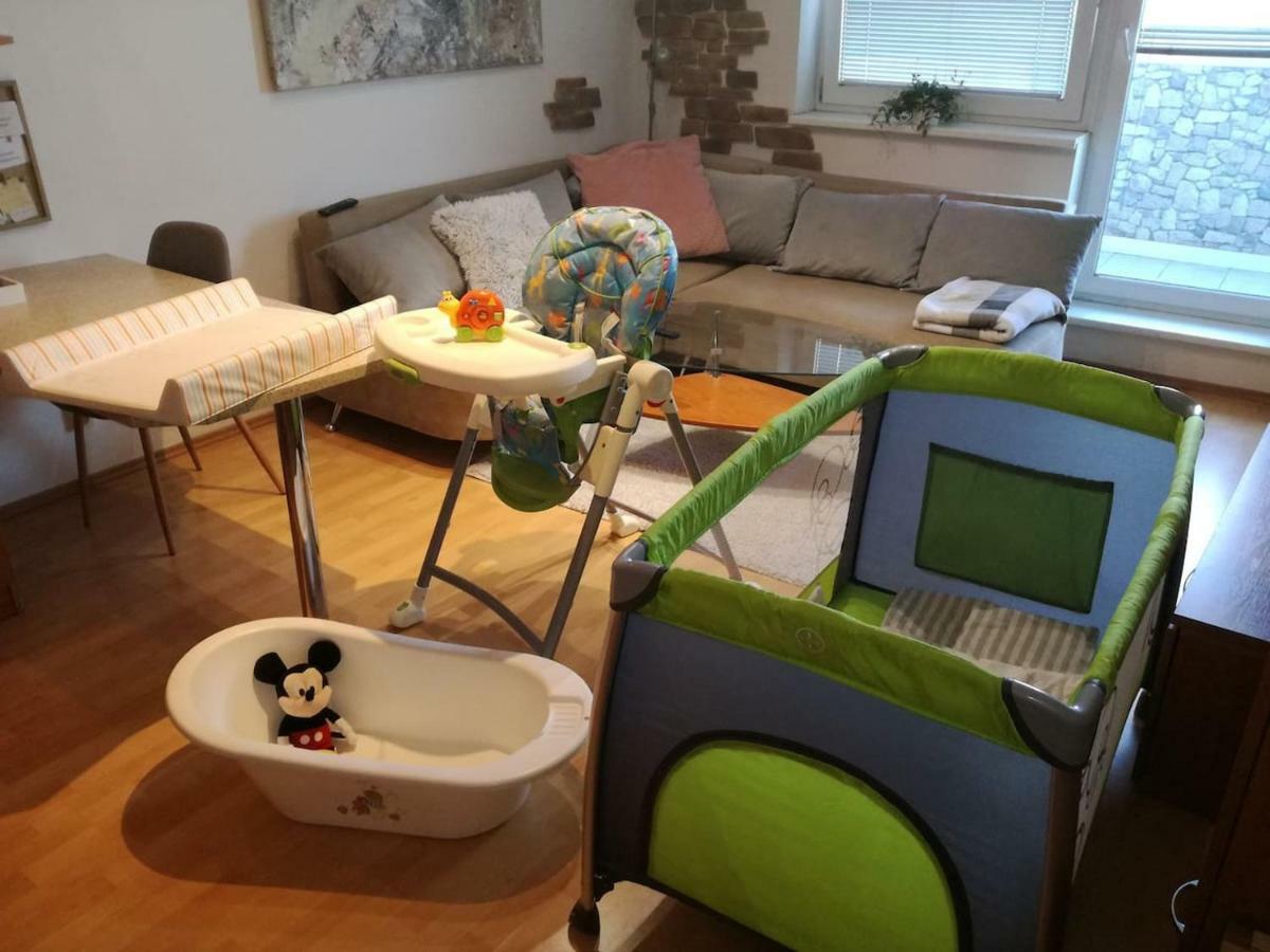 Cozy Apartment Btw Centre And Airport - Private Host - No Invoice Bratislava Exterior photo